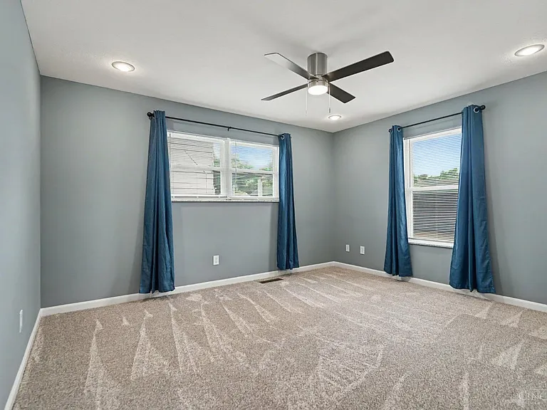 17 Washington Ave — Photo 10