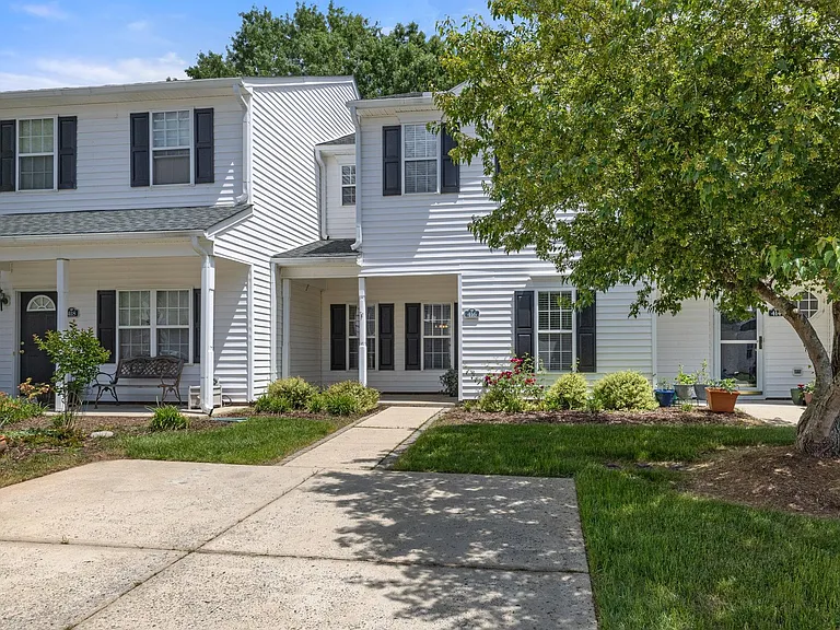 416 Misty Groves Cir — Photo 1