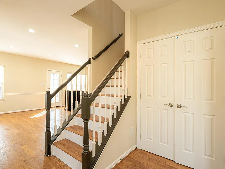 7036 Kings Manor Dr — Photo 13