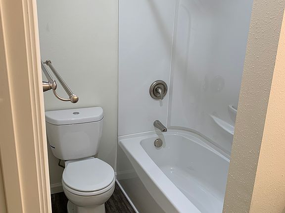 5th image of 1320 Lakeway Dr #983580e9e