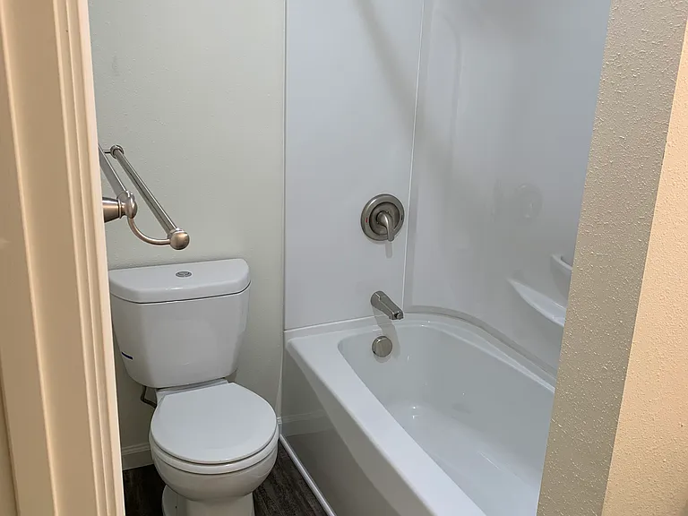 Foothills Apartments — Photo 6