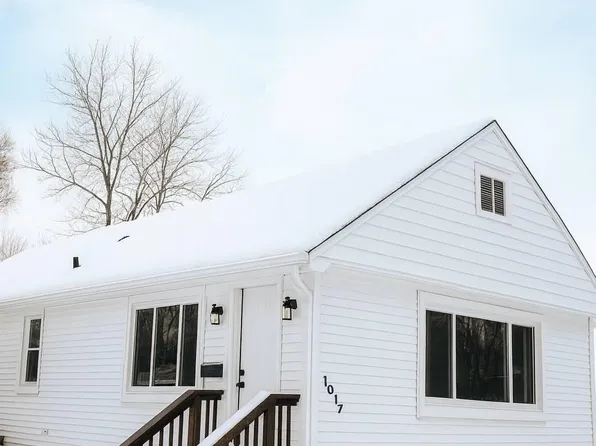1047 Lakeview St, Waterford, MI 48328