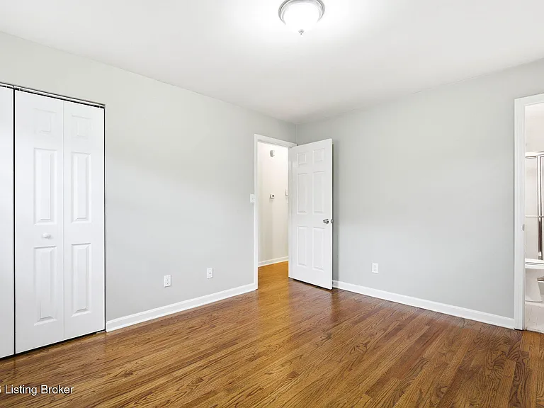2403 Silverbrook Ave — Photo 27