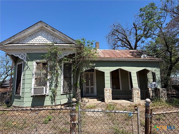 2nd image of 203 Sharer St