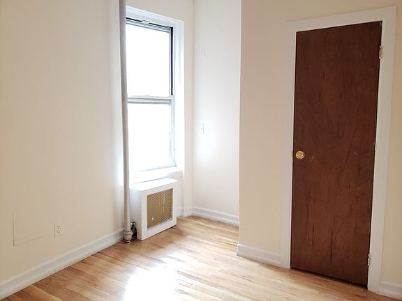4th image of 517 W 111th St #4HI