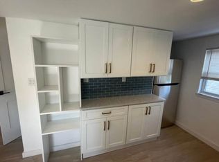 (Undisclosed Address), Lindenhurst, NY 11757