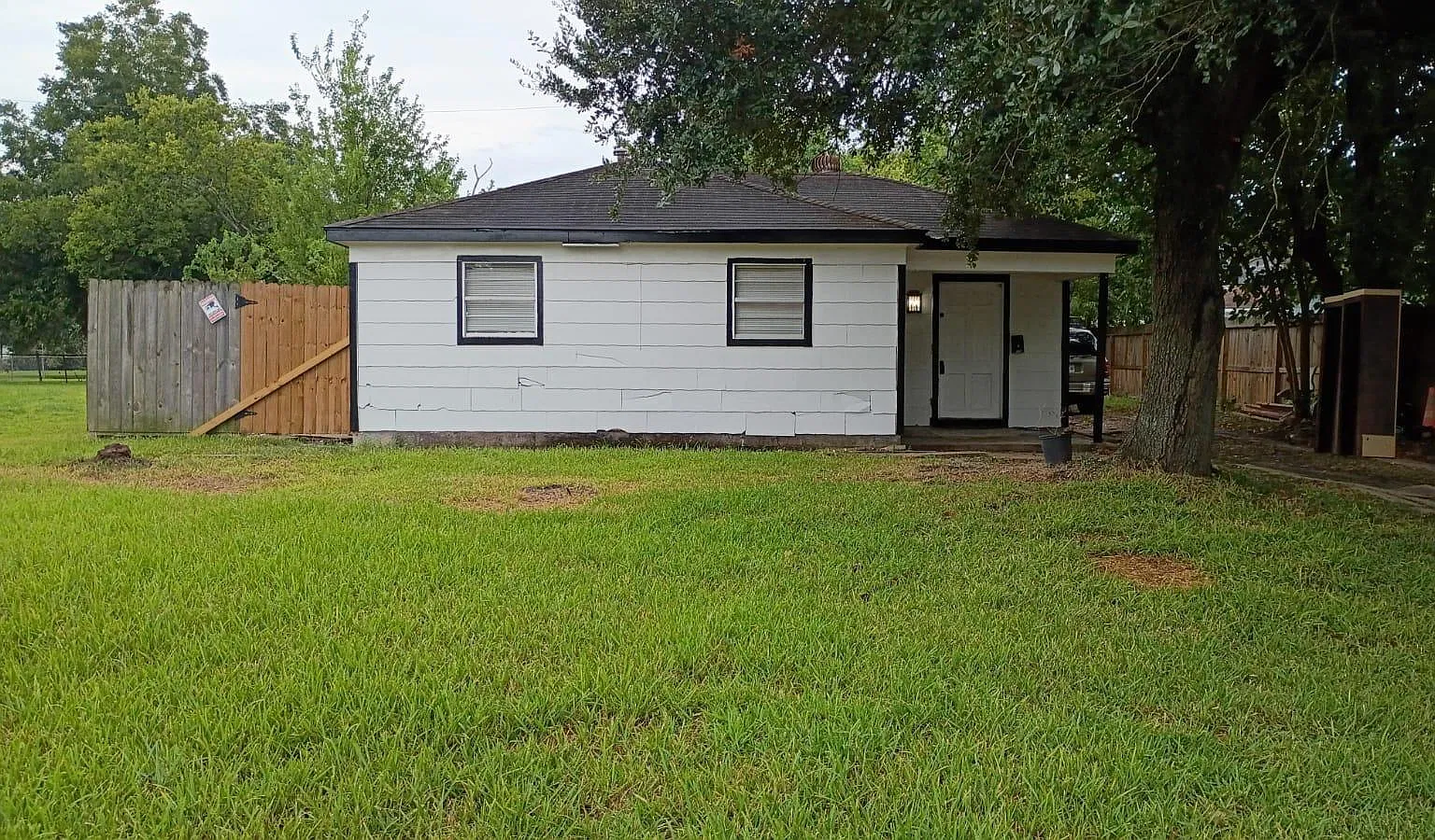 2 bed, 1.0 bath, 780 sqft, $1,090 — Photo 1