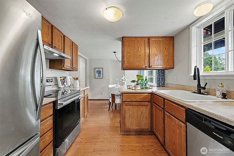 5th image of 18852 SE 244th Place