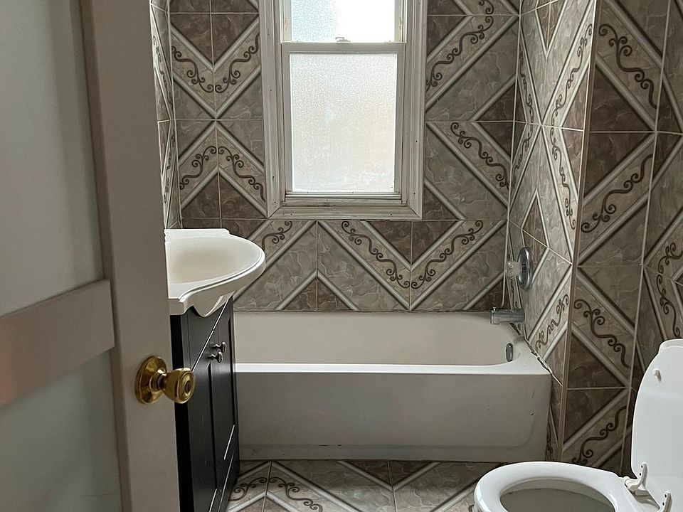 1st image of 333 Park Ave Floor 2