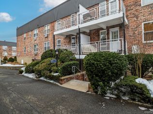 30 Daley Place #136, Lynbrook, NY 11563