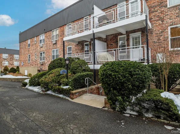 30 Daley Place #136, Lynbrook, NY 11563