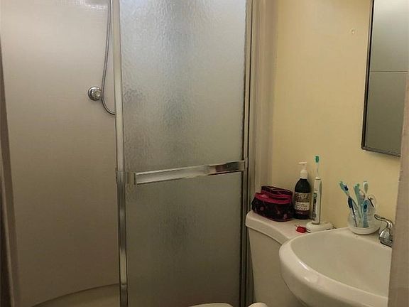 5th image of 22136 Del Valle St