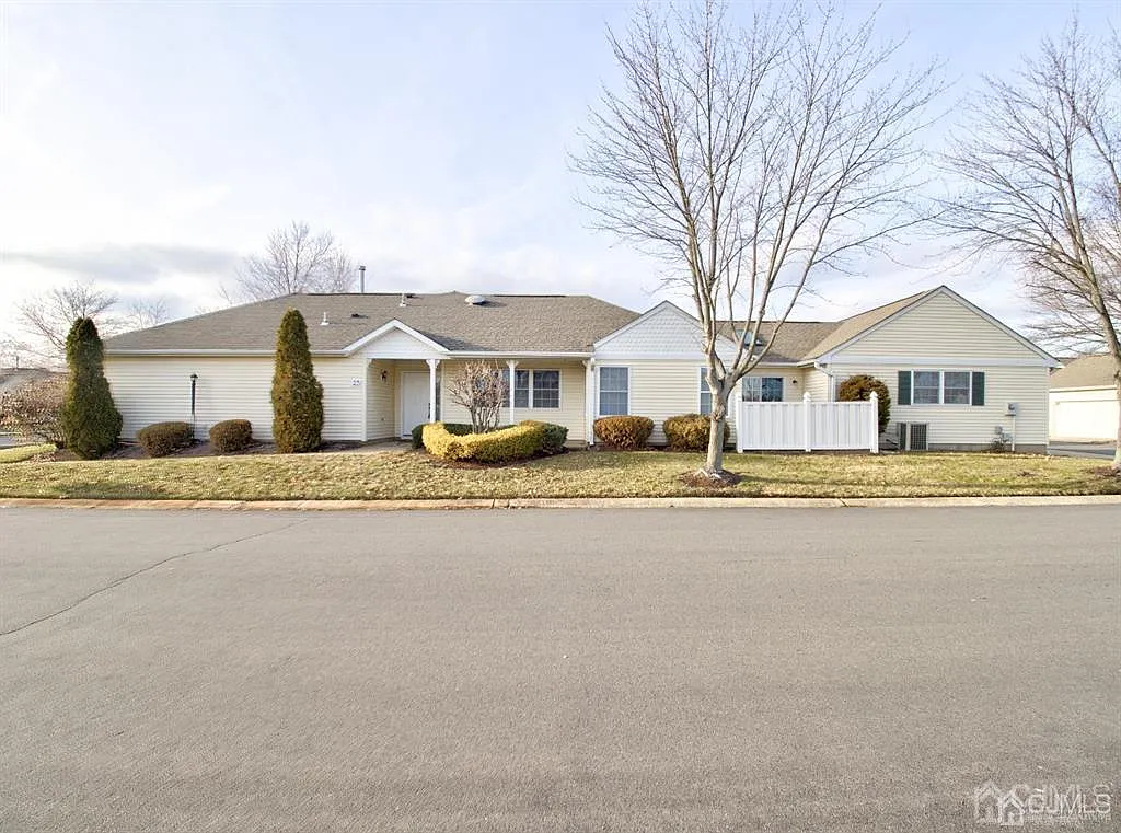 231 Nighthawk Dr photo 1
