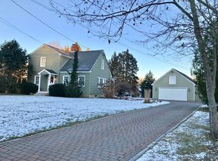 83 Locke Rd, Hampton, NH 03842
