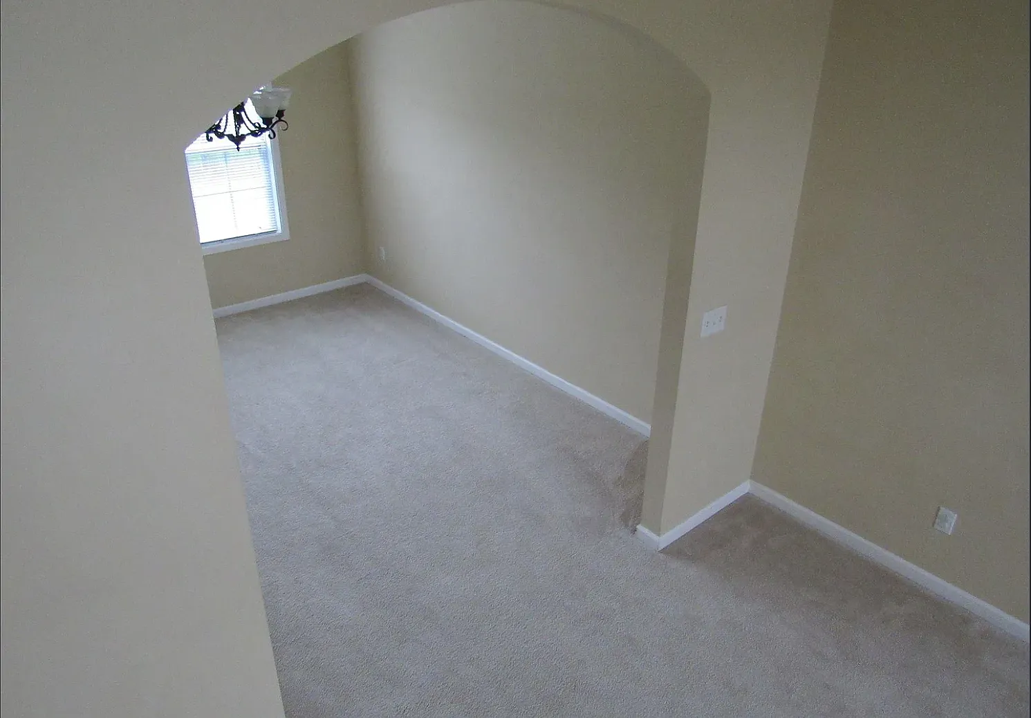 4 bed, 2962 sqft, $3,200 — Photo 3