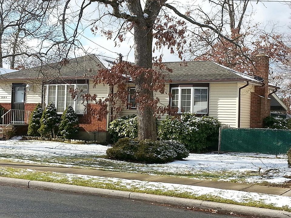1st image of 204 Roosevelt Ave