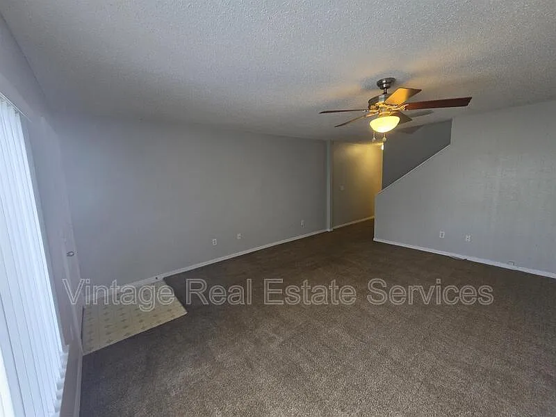 2 bed, 2.5 bath, 1490 sqft, $1,800 — Photo 4