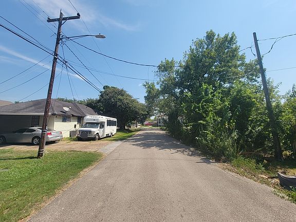 5th image of 1107 Neyland St