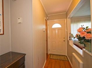 521 N Atlanta Ave, Massapequa, NY 11758