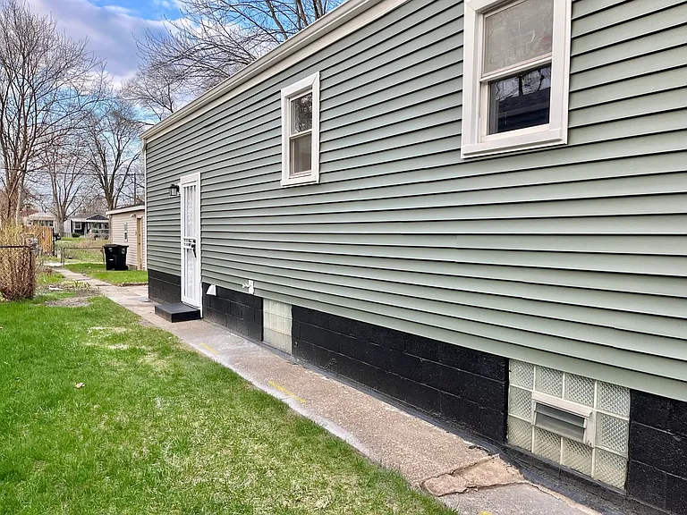 480 W 23rd Ave — Photo 16