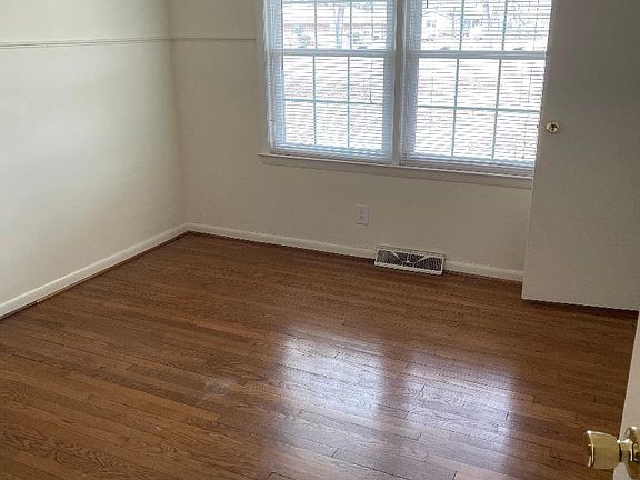 5th image of 2703 Northwood Dr