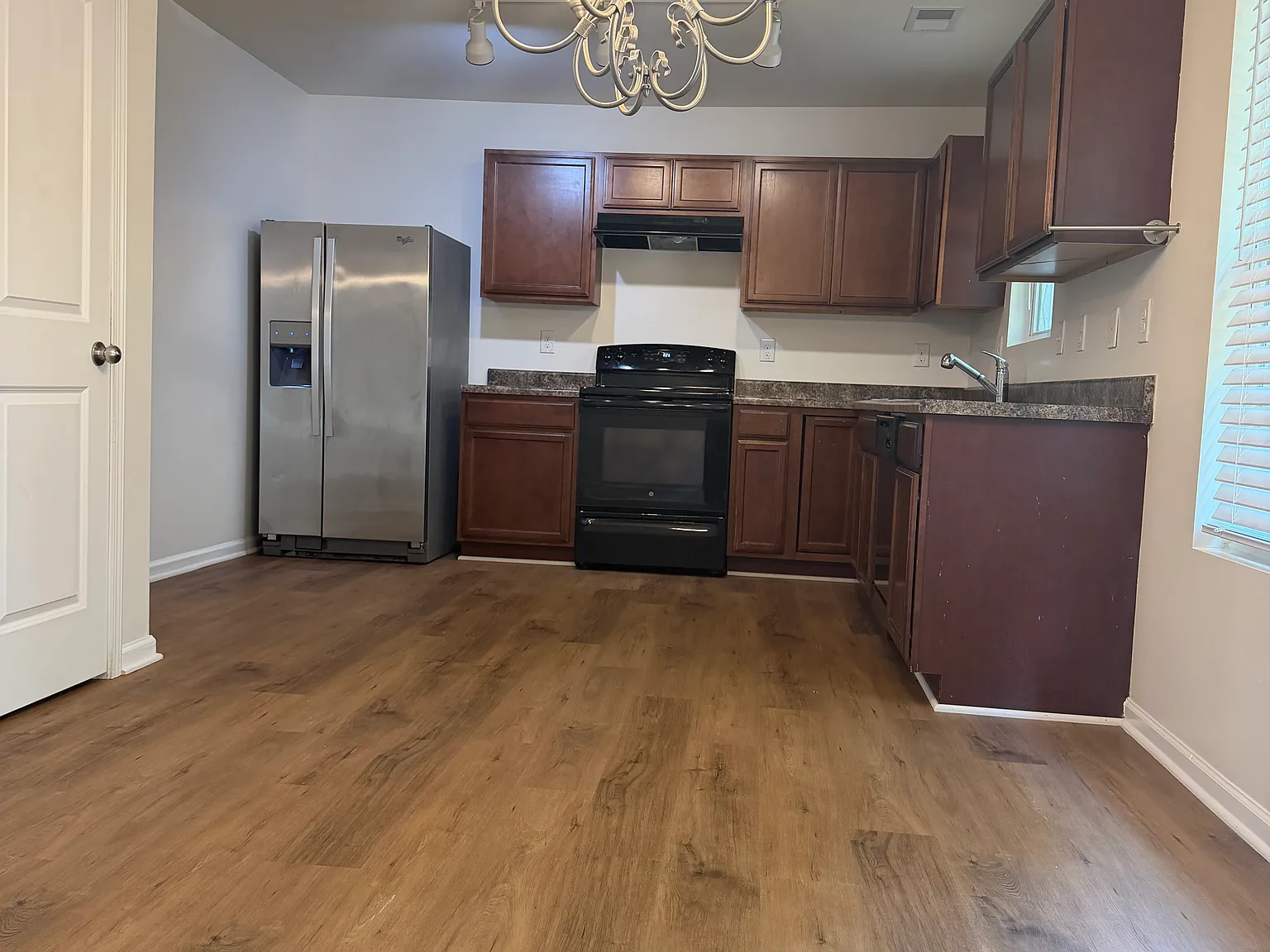 3 bed, 2.5 bath, 1495 sqft, $1,800 — Photo 3