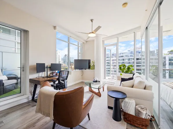 1633 Ontario St #806, Vancouver, BC V5Y 0C2