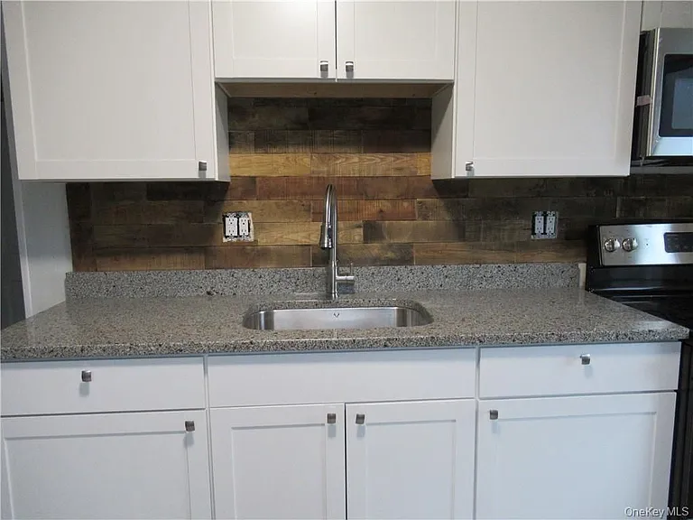 25 Fairway Dr #2 — Photo 9