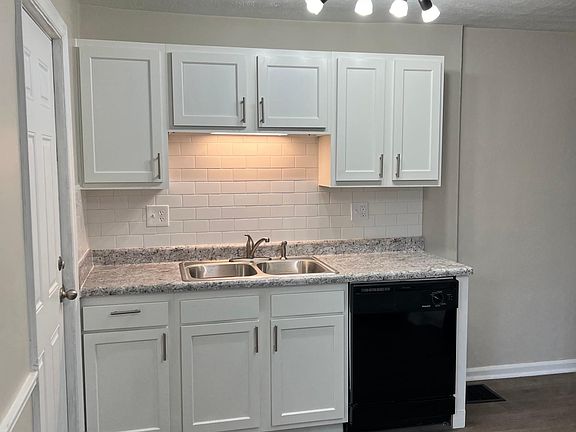 3rd image of 1488 Elmwood Ave