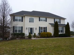 318 Country Ridge Dr, Royersford, PA 19468