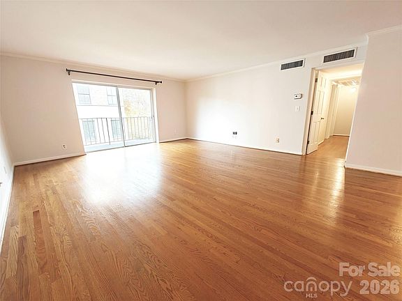 2nd image of 1323 Queens Rd Unit 321