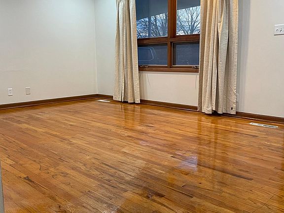 Living Room w recessed lighting