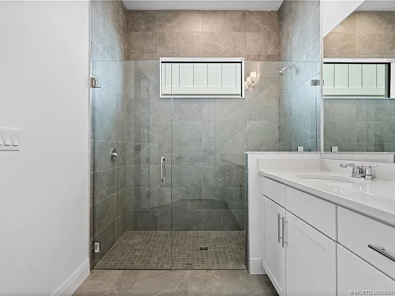 870 SW Newfield Ave — Photo 12