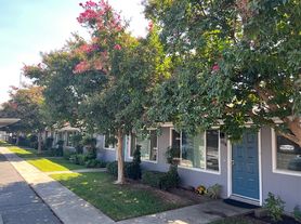 2920 E Clinton Ave, Fresno, CA