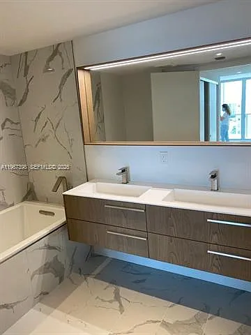 9521 E Bay Harbor Dr — Photo 8