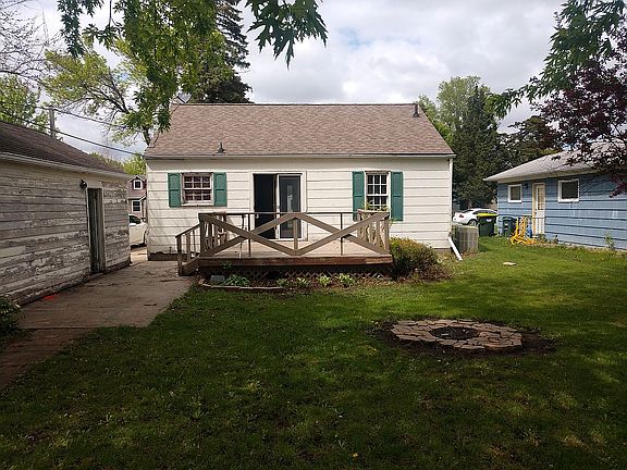 2nd image of 410 E Walnut St