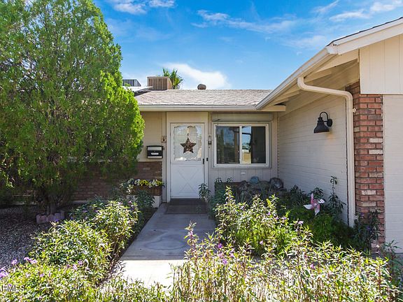 3rd image of 3135 E Larkspur Dr