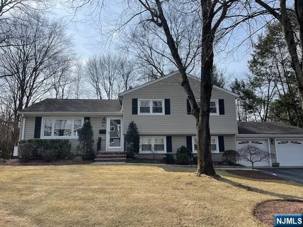 42 Kramer Dr, Paramus, NJ 07652