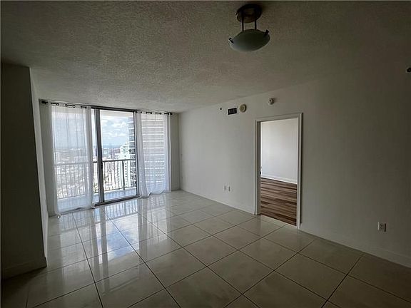 5th image of 1750 N Bayshore Dr APT 5011
