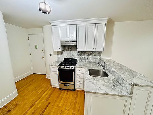 5th image of 163 Beach 121 St #6