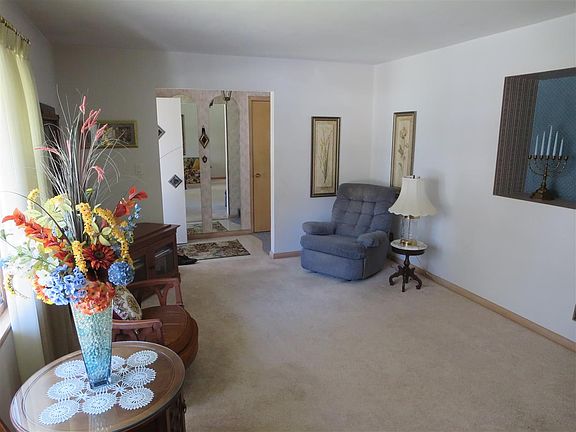 3rd image of 2419 Evanston Dr