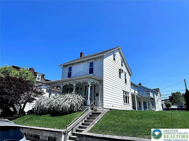 843 Main St — Photo 2
