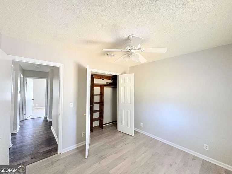 142 Woodvalley Ct — Photo 39