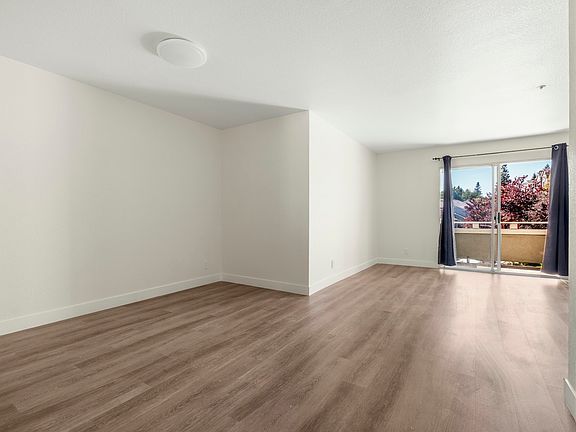4th image of 55 Donada Pl