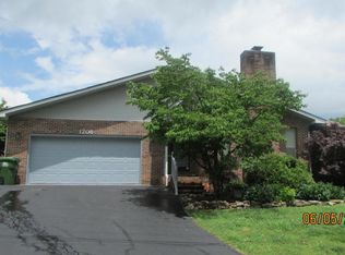 1206 Fielding Dr, Maryville, TN 37804
