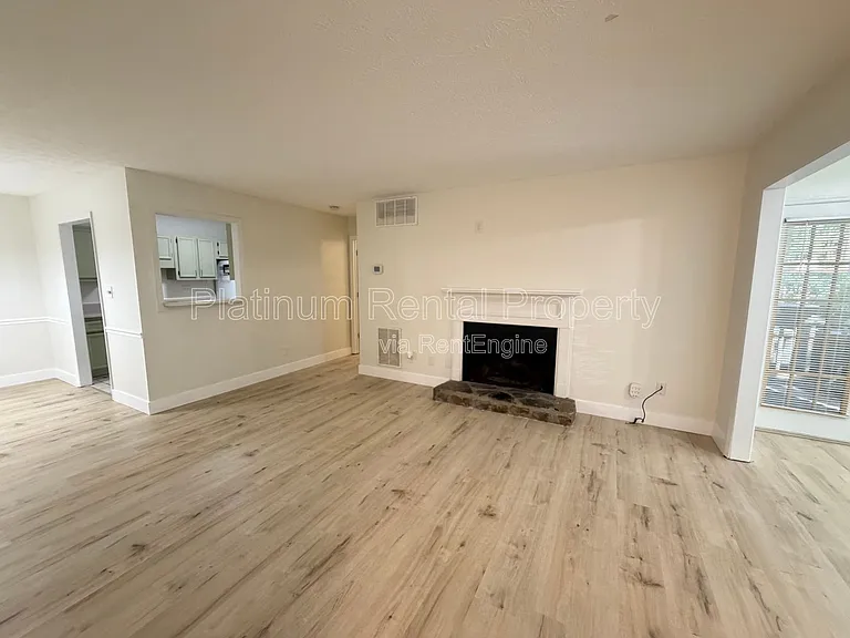 906 Country Park Dr SE — Photo 5