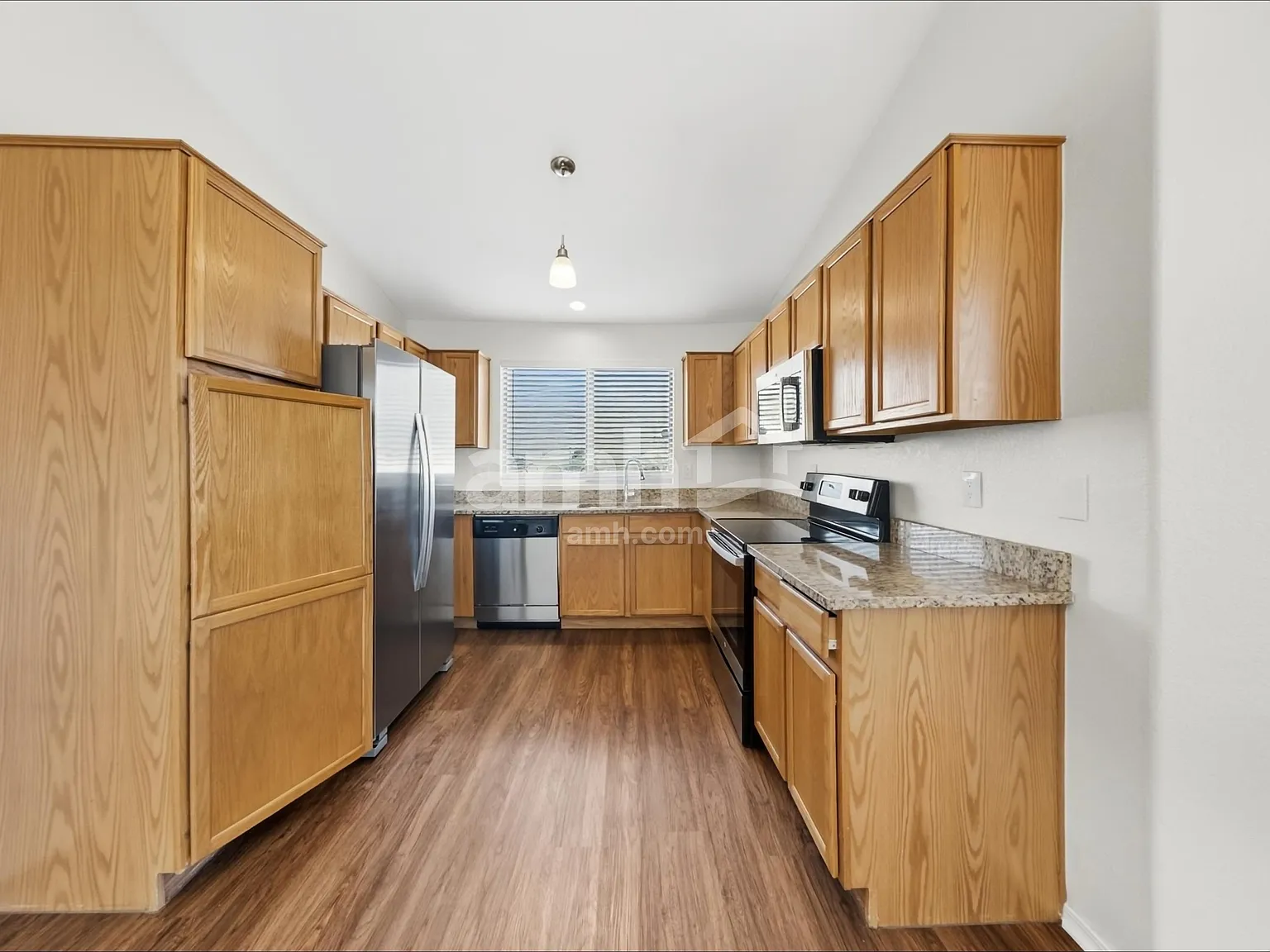 3 bed, 2.0 bath, 1222 sqft, $1,720 — Photo 3