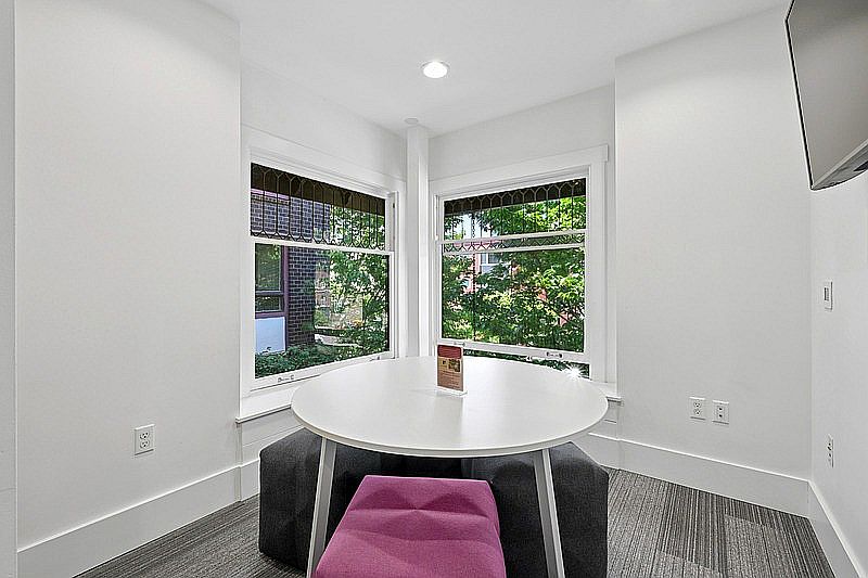 Designed for the way you live. Whether you're studying, meeting with friends, or taking a break between classes, our two-story resident lounge has the space to do it all.