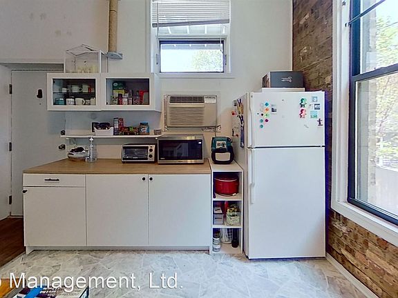 4th image of 910 W Wrightwood Ave APT 1R