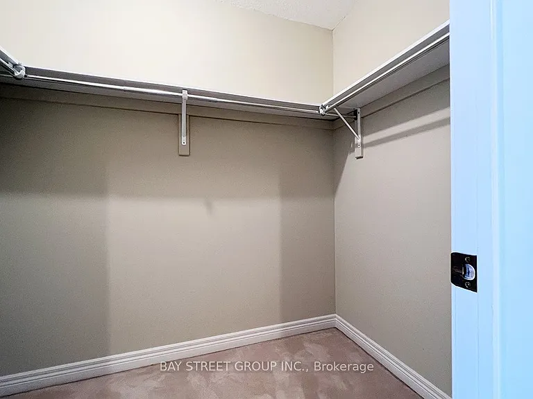 49 Forester Cres — Photo 16